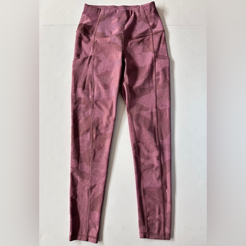The North Face Women's Luxe Motivation Pocket 7/8 Legging Maroon Camo SMALL